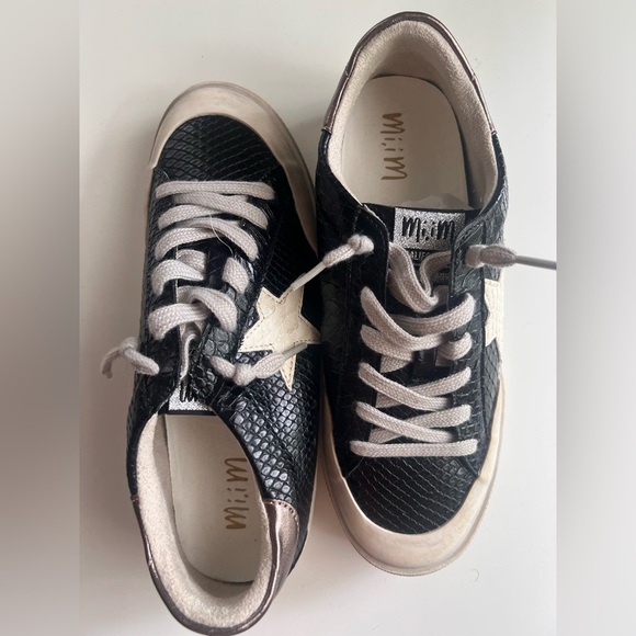 MI.IM
Sneakers- Mi.iM Sadie Sneaker Black - Picture 1 of 5